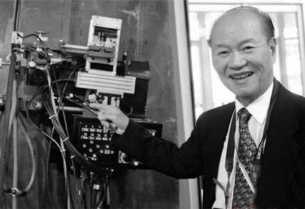 潘际銮与焊接机器人