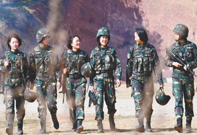大学生女兵用习近平新时代中国特色社会主义思想淬火青春，在强军征途上留下闪光的足迹
