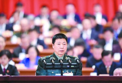 全国政协十三届一次会议举行第三次全体会议,杨利伟委员作大会发言 全国政协十三届一次会议举行第三次全体会议,杨利伟委员作大会发言
