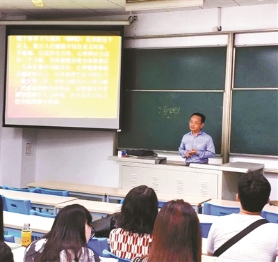 大学是怎么上课 3mjxpfebk11v6ny.jpg