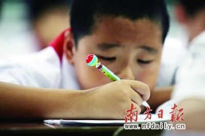121205十岁优等生申请退学触动中国式教育