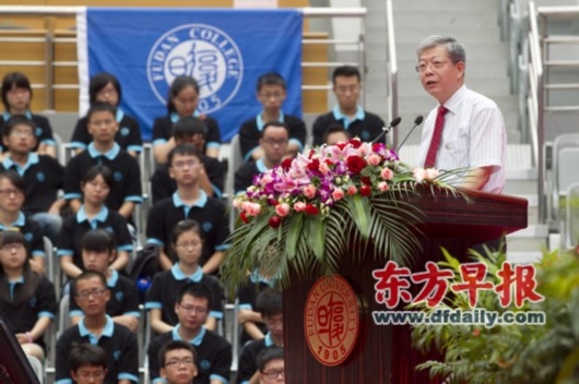 20120908杨玉良校长在2012级新生开学仪式上致辞