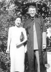 1949年，王守武获博士学位时与夫人葛修怀在一起