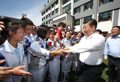 9日上午，习近平总书记来到位于海淀区的北京市八一学校看望师生，向全国广大教师和教育工作者致以节日问候