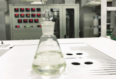二氧化碳转化成的液体燃料看上去清澈透明