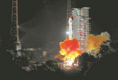 12月8日2时23分，我国在西昌卫星发射中心用长征三号乙运载火箭成功发射嫦娥四号探测器，开启了月球探测的新旅程