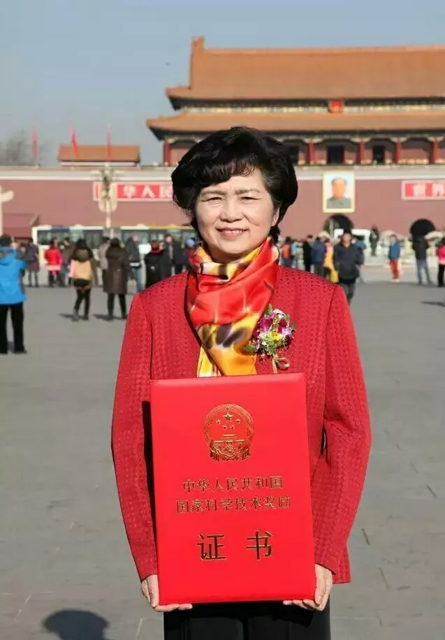 200206李兰娟院士c.png