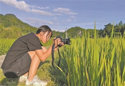 娄梦瑶在枧杆山村.jpg