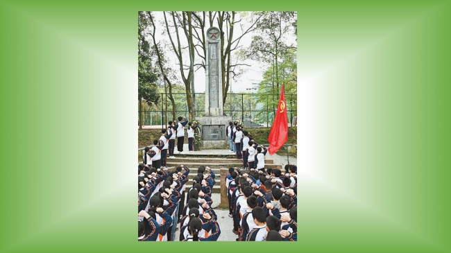 学生瞻仰.jpg