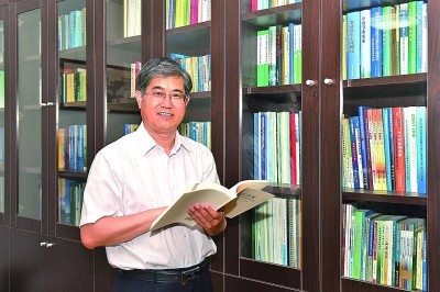 康绍忠.jpg
