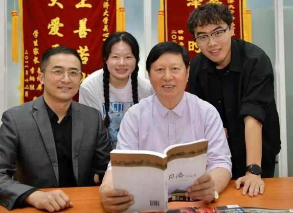 微信图片_2025-09-25_210403_990.jpg