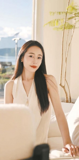 李月2.jpg