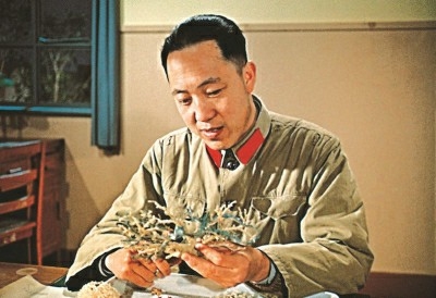 上世纪60年代，吴孟超制作肝脏血管铸型标本