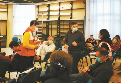 中国医疗专家在罗马大学附属医院就疫情防控及诊疗与当地同行交流